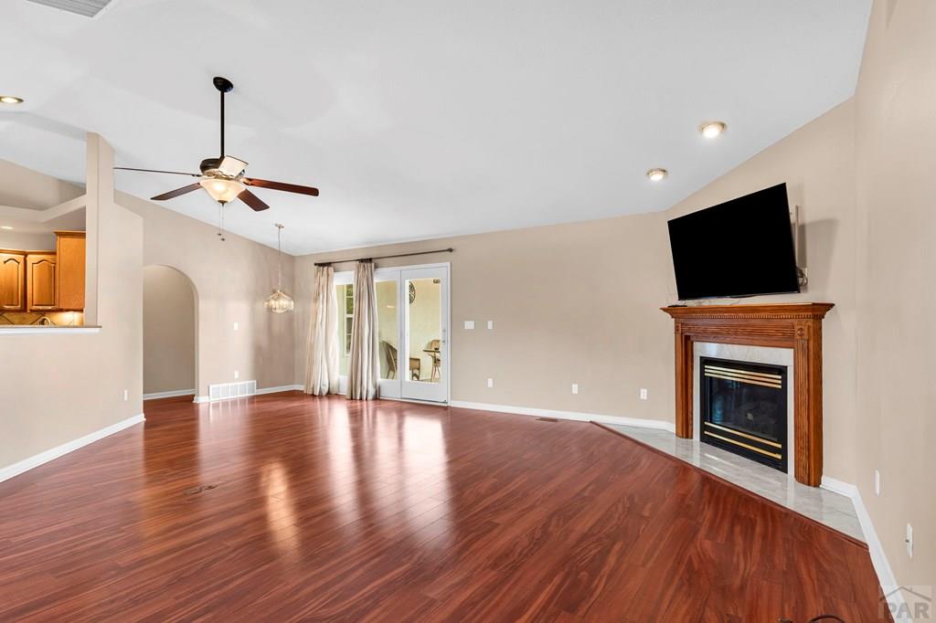 269 W Hahns Peak Ave
