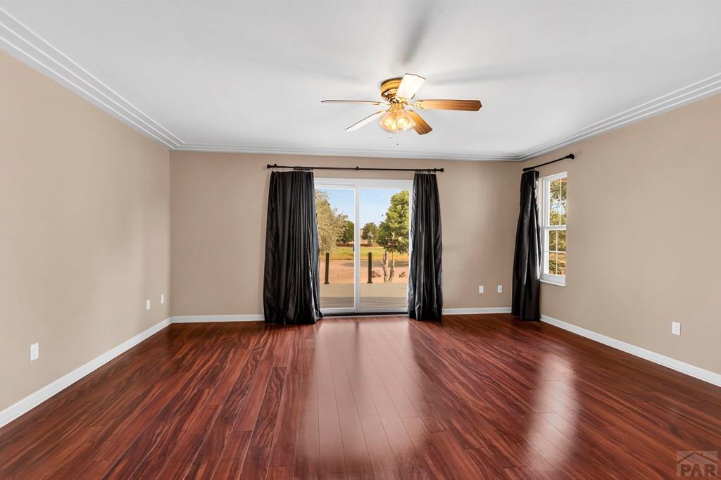 269 W Hahns Peak Ave