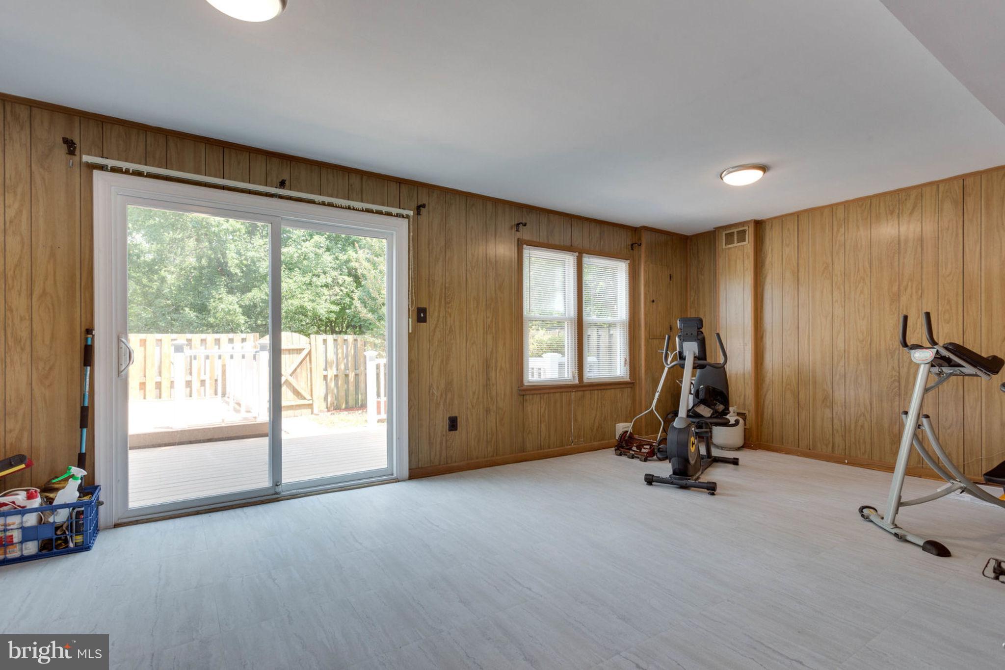 9427 Cherwek Dr