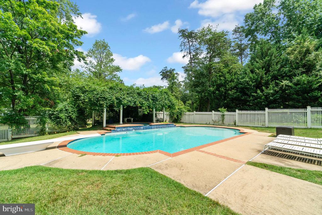 11256 Waples Mill Rd