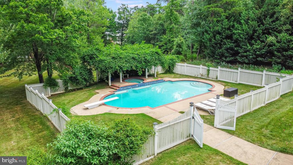 11256 Waples Mill Rd