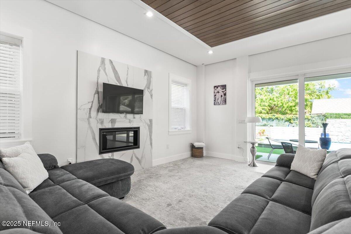 211 BELVEDERE Street