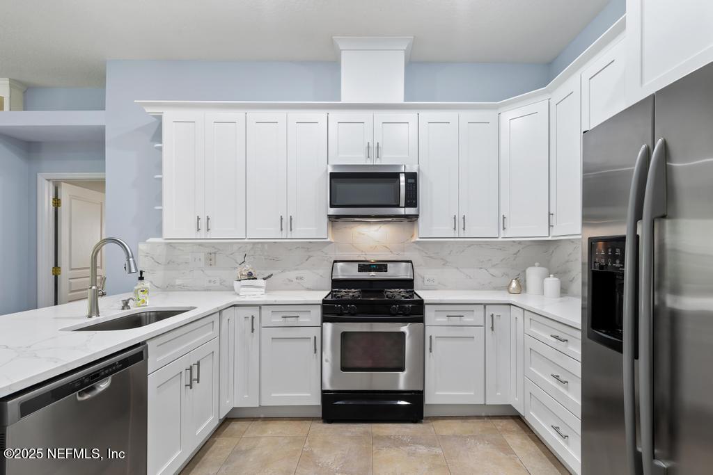 902 EAGLE POINT Drive, St. Augustine