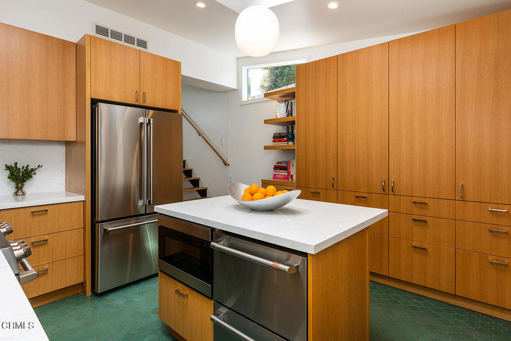 1825 Cerro Gordo Street