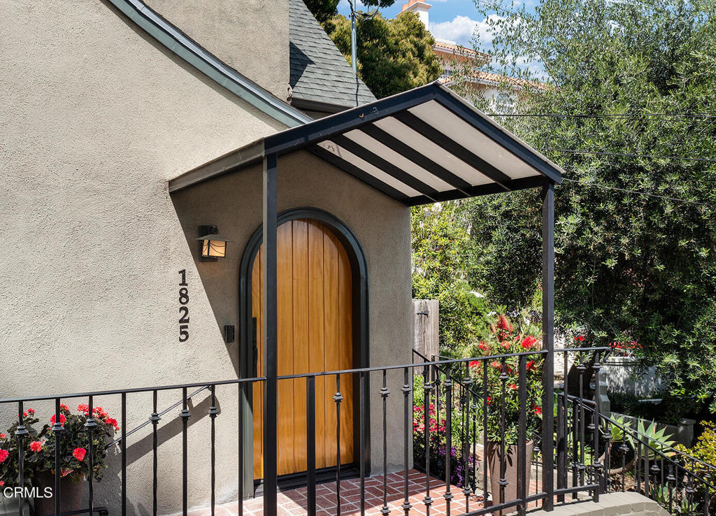 1825 Cerro Gordo Street