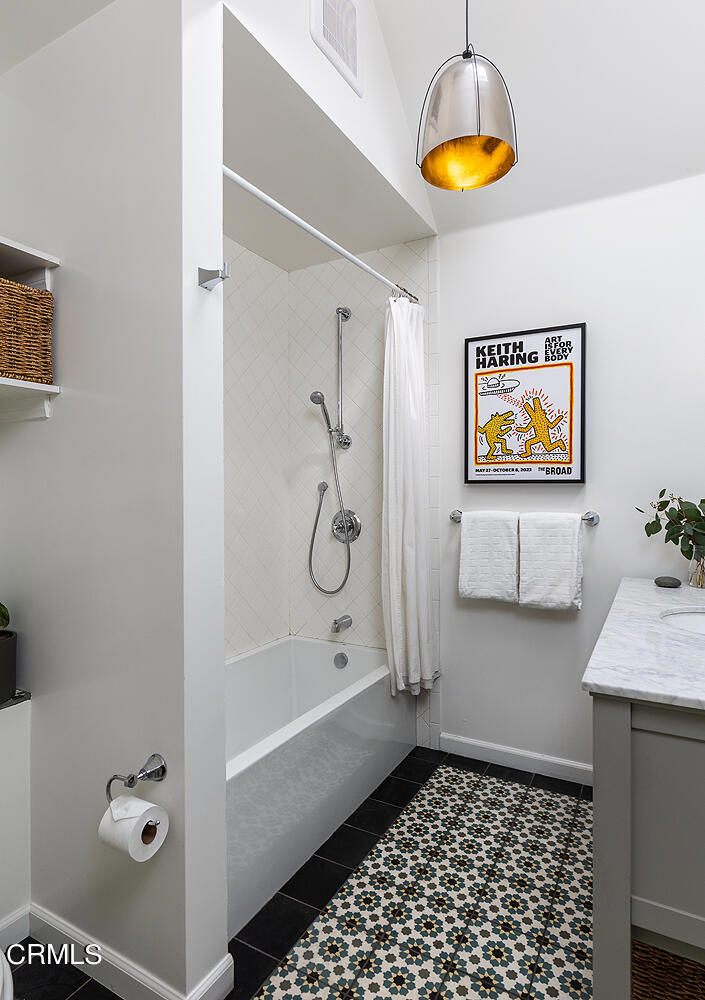 1825 Cerro Gordo Street