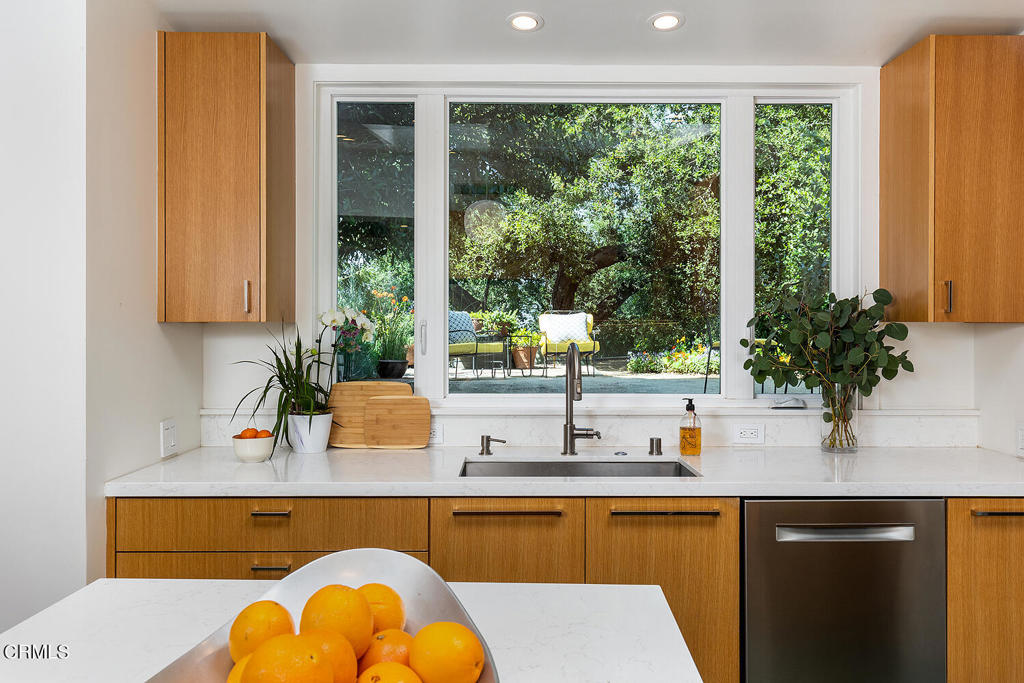 1825 Cerro Gordo Street