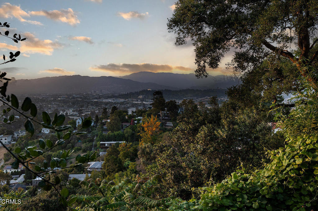 1825 Cerro Gordo Street