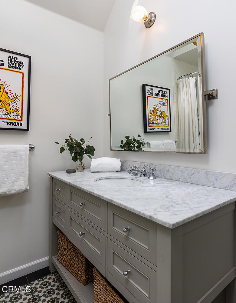 1825 Cerro Gordo Street