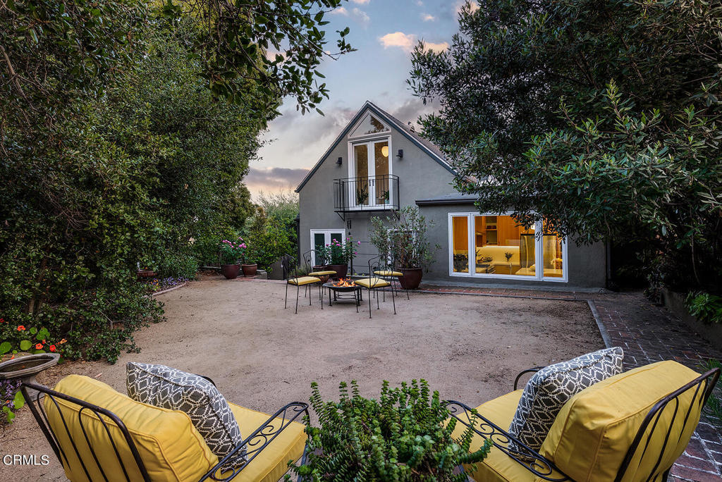 1825 Cerro Gordo Street