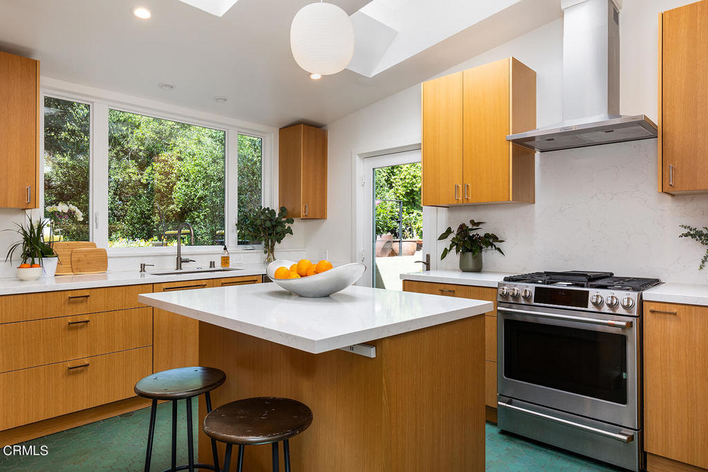 1825 Cerro Gordo Street