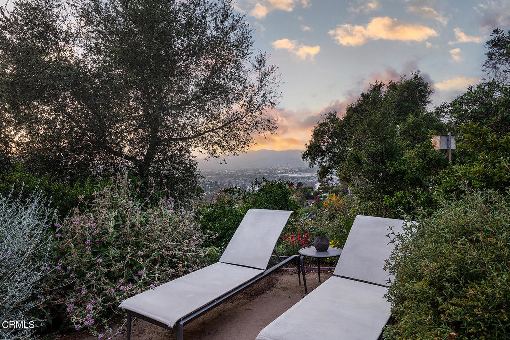 1825 Cerro Gordo Street