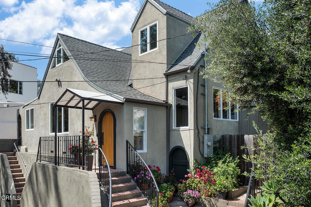 1825 Cerro Gordo Street