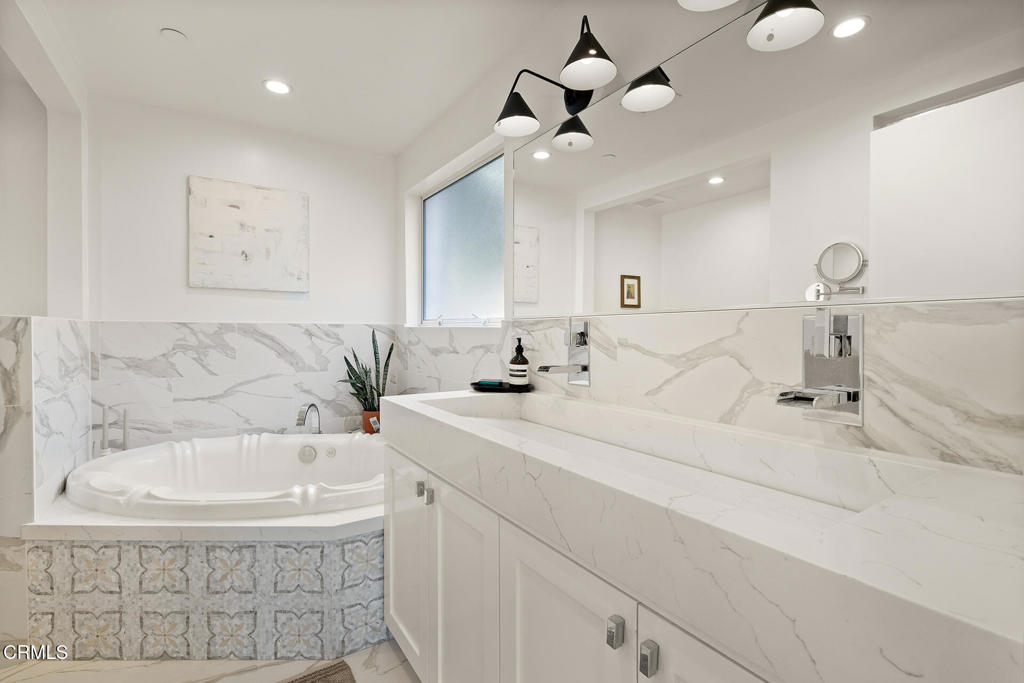 6201 1/4 Saylin Lane