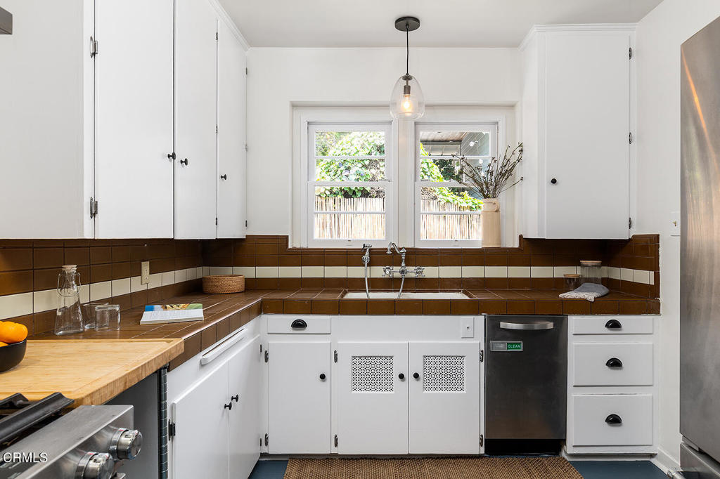 834 N Ave. 63