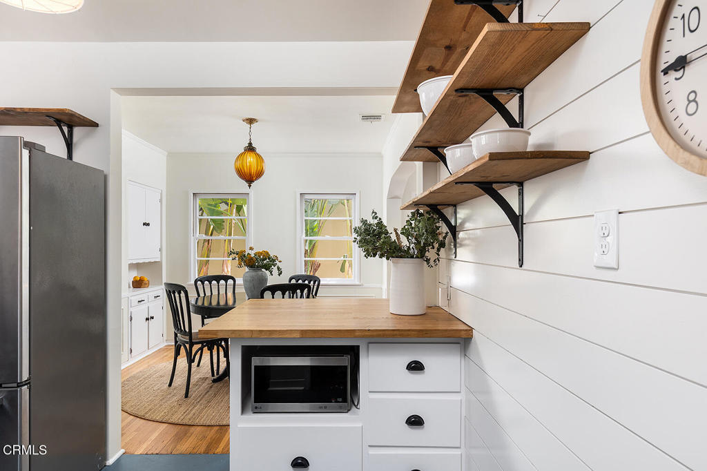 834 N Ave. 63