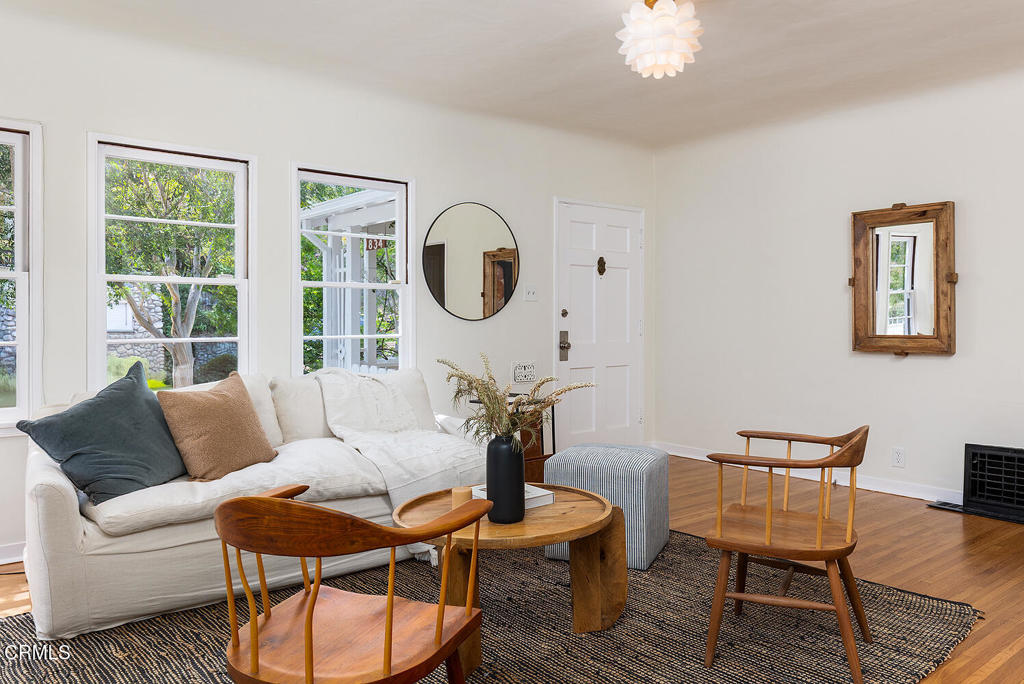 834 N Ave. 63