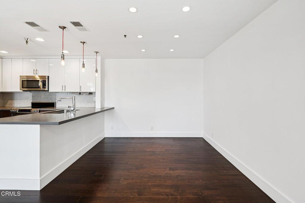 121 S Hope Street 408