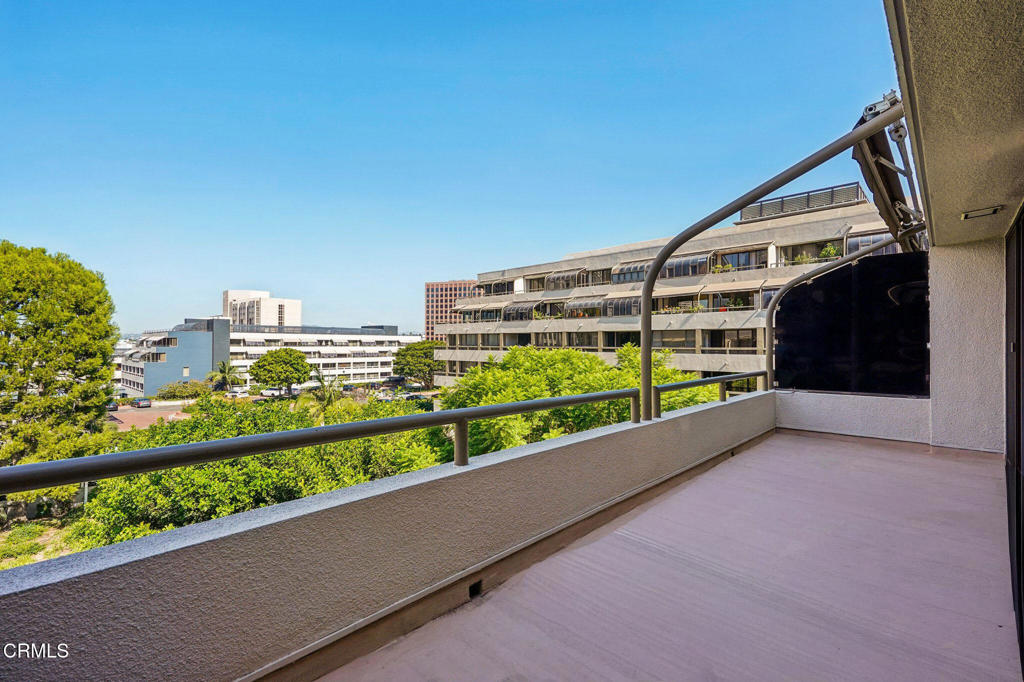 121 S Hope Street 408