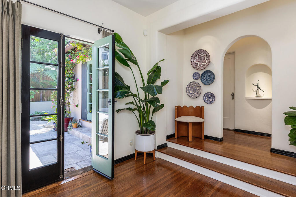 3177 Lake Hollywood Drive