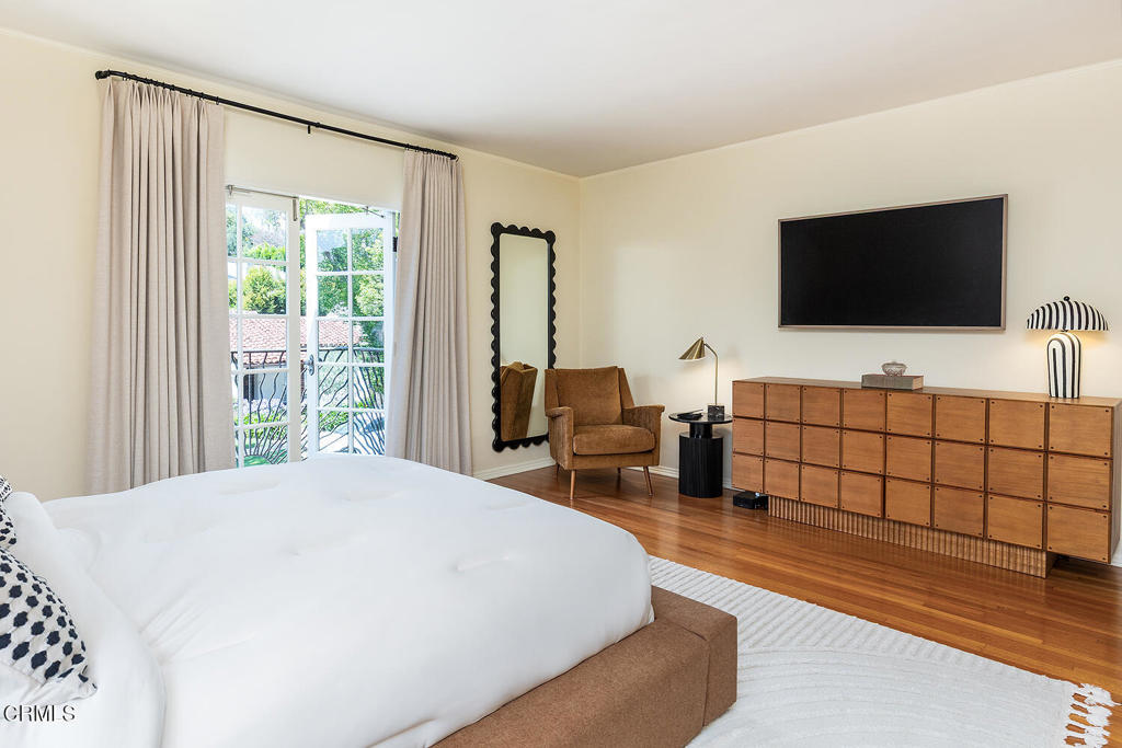3177 Lake Hollywood Drive