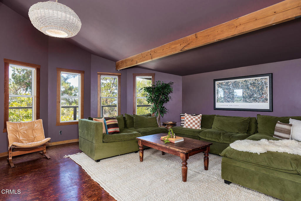 2537 Crestmoore Place