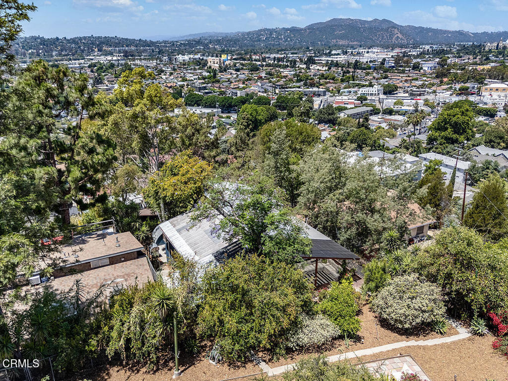 2537 Crestmoore Place