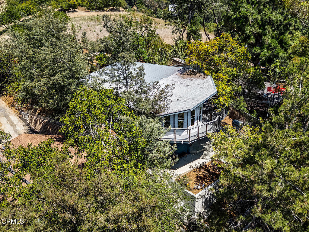 2537 Crestmoore Place