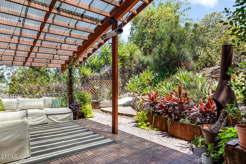 2537 Crestmoore Place