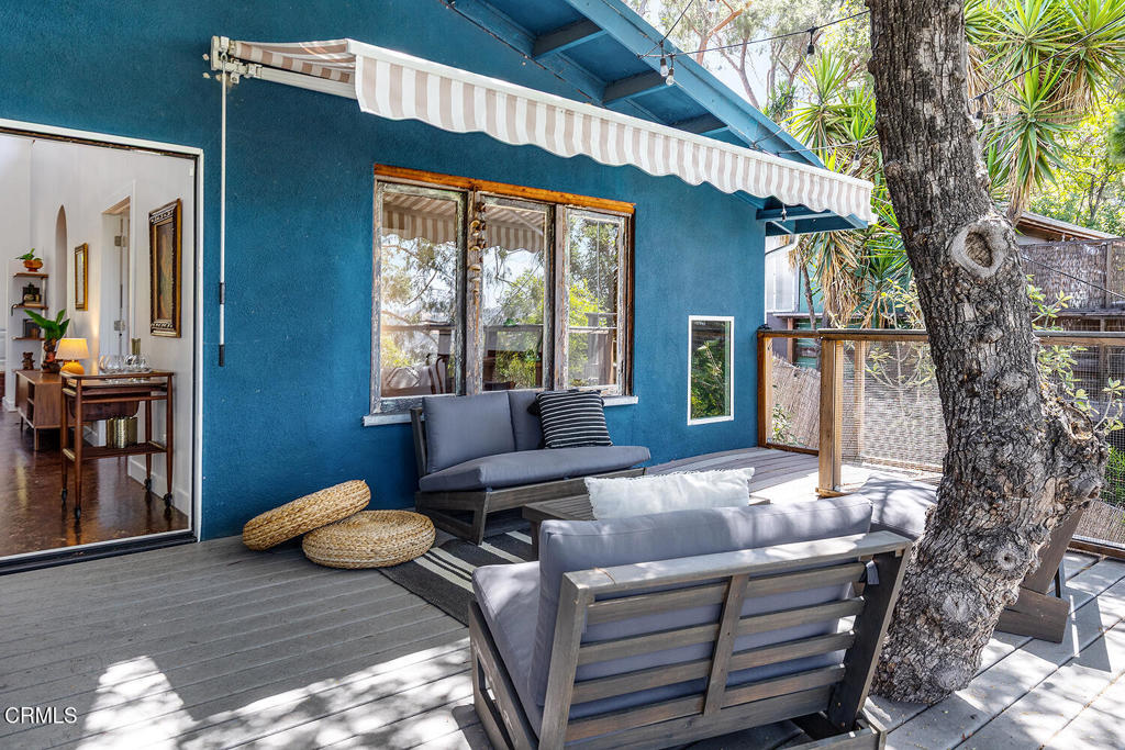 2537 Crestmoore Place