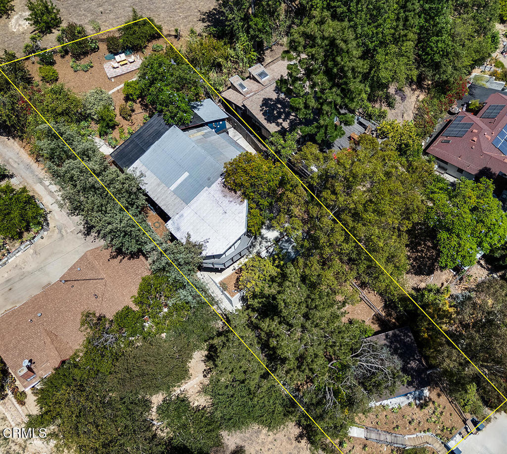 2537 Crestmoore Place