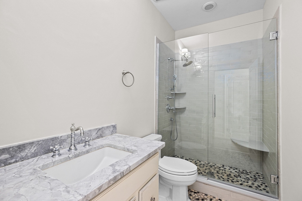 149 Stayner Dr # 404