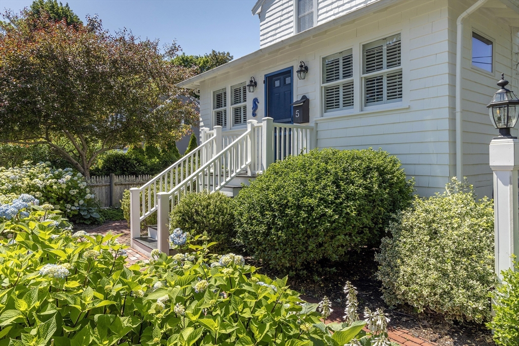 5 Maple Street # 5
