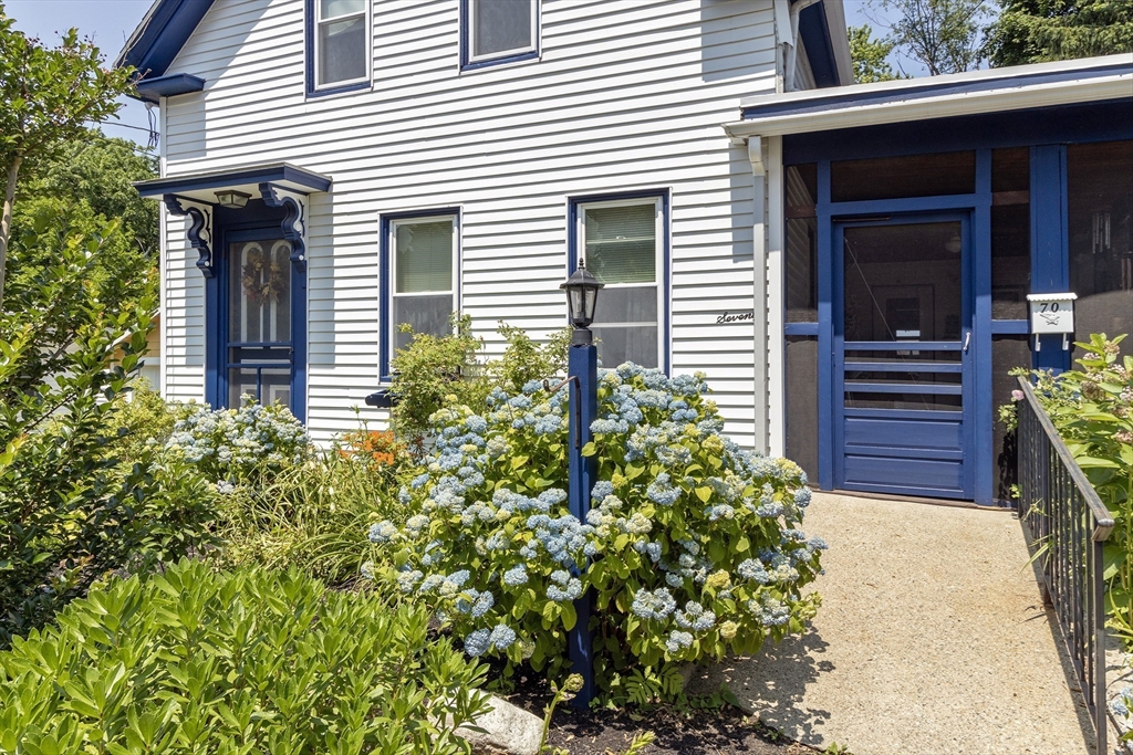 70 Myrtle St