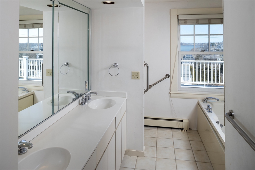 4 Bay View Ave