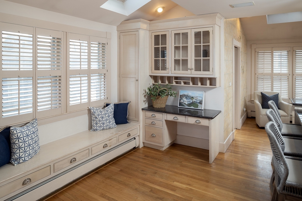 4 Bay View Ave