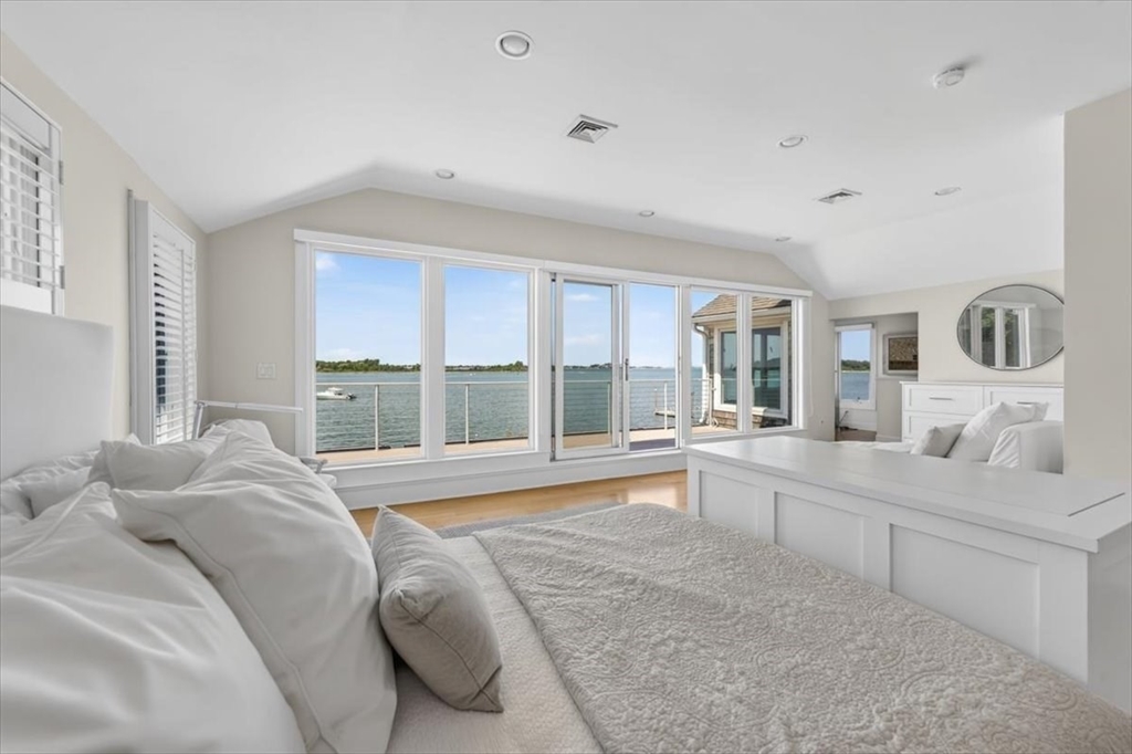 9 Beach Road