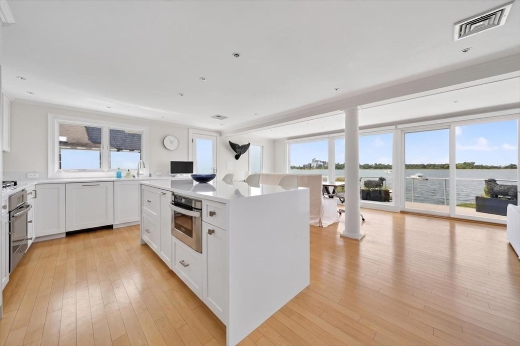 9 Beach Road