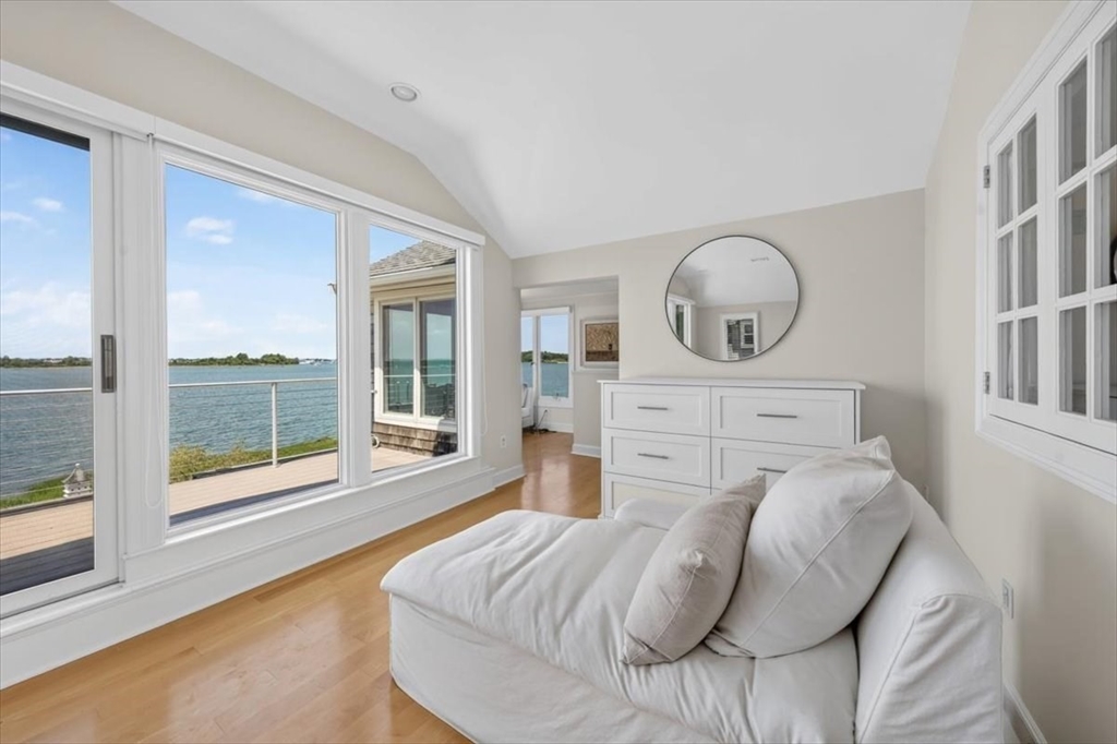 9 Beach Road