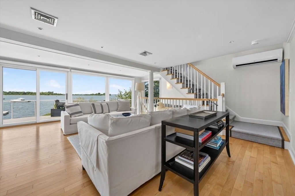 9 Beach Road