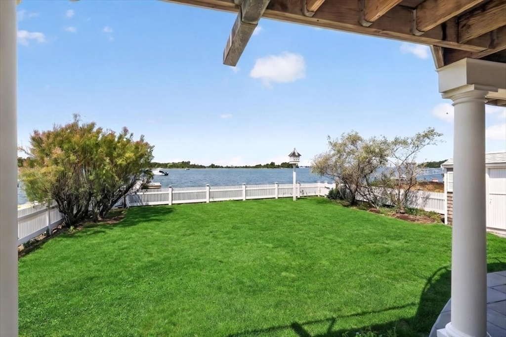 9 Beach Road