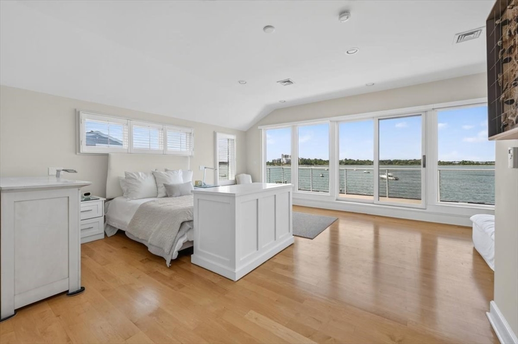9 Beach Road