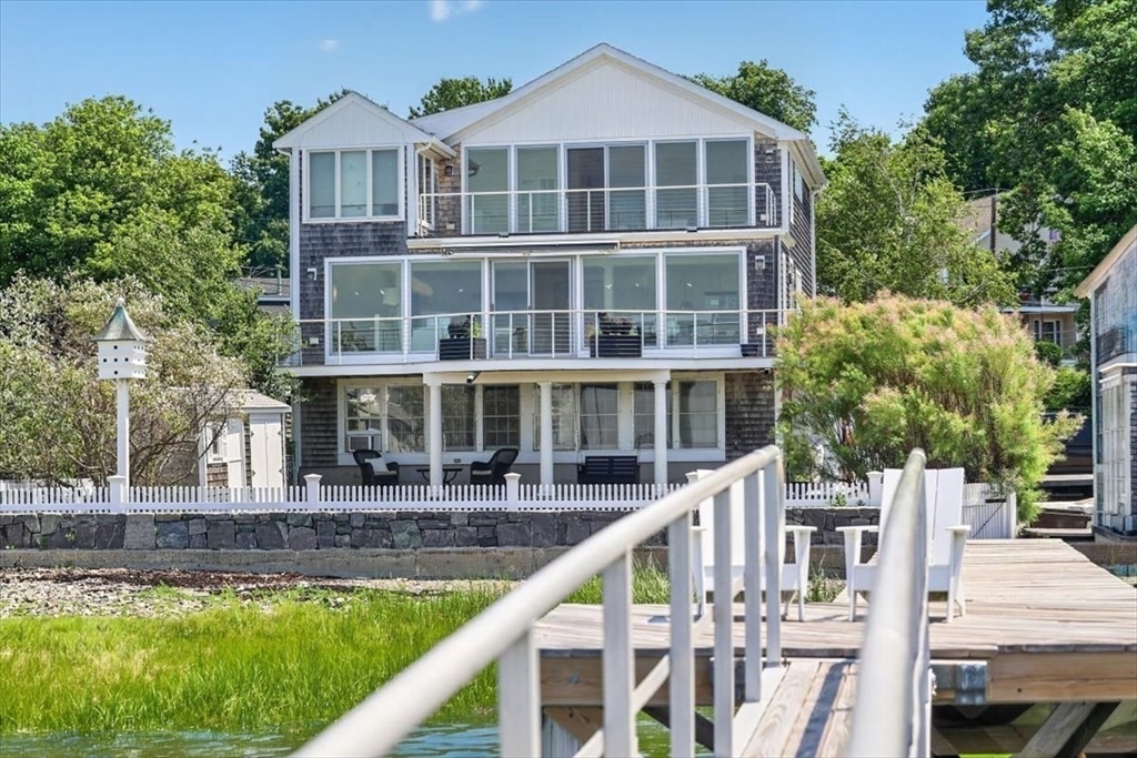 9 Beach Road