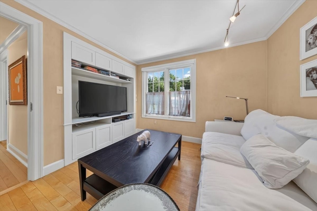 9 Beach Road