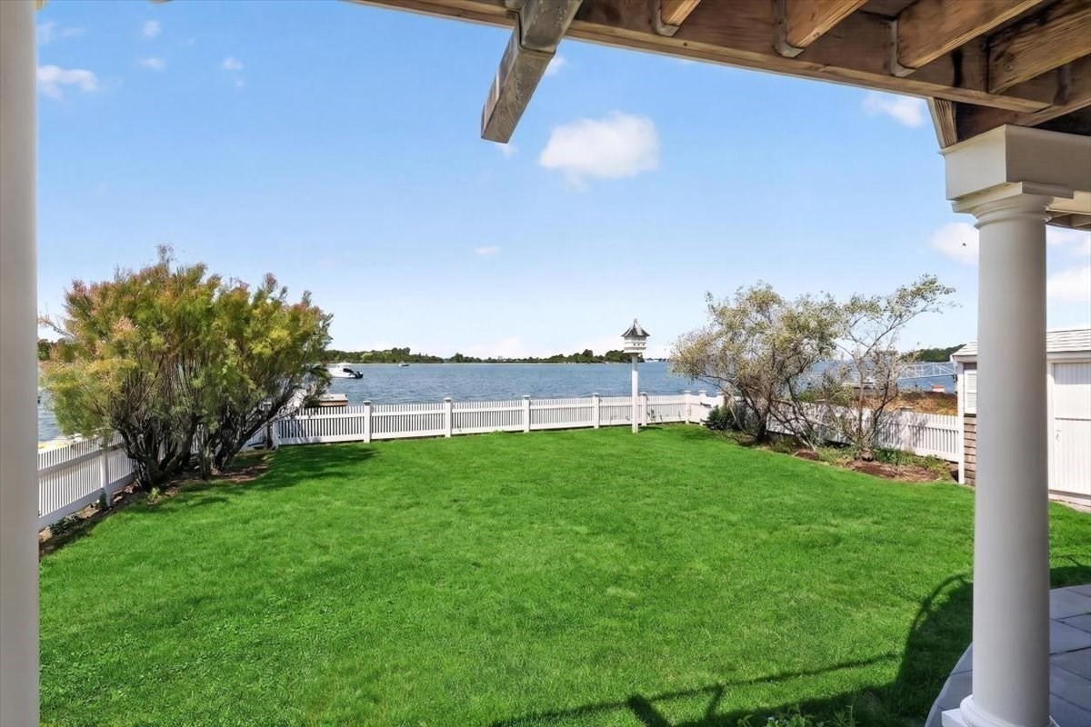 9 Beach Road