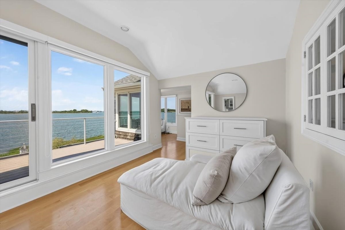 9 Beach Road