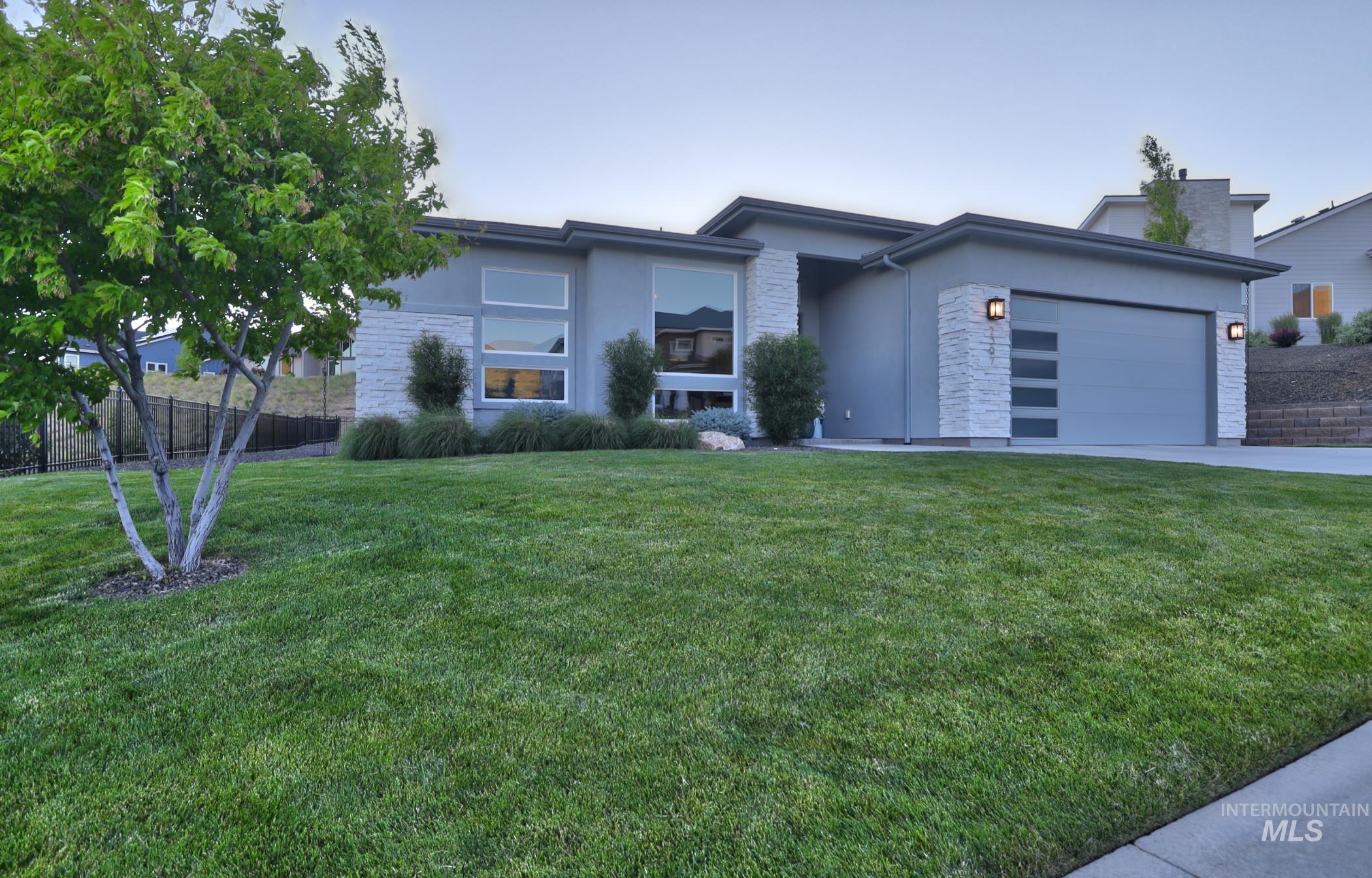 2397 S Trapper Pl
