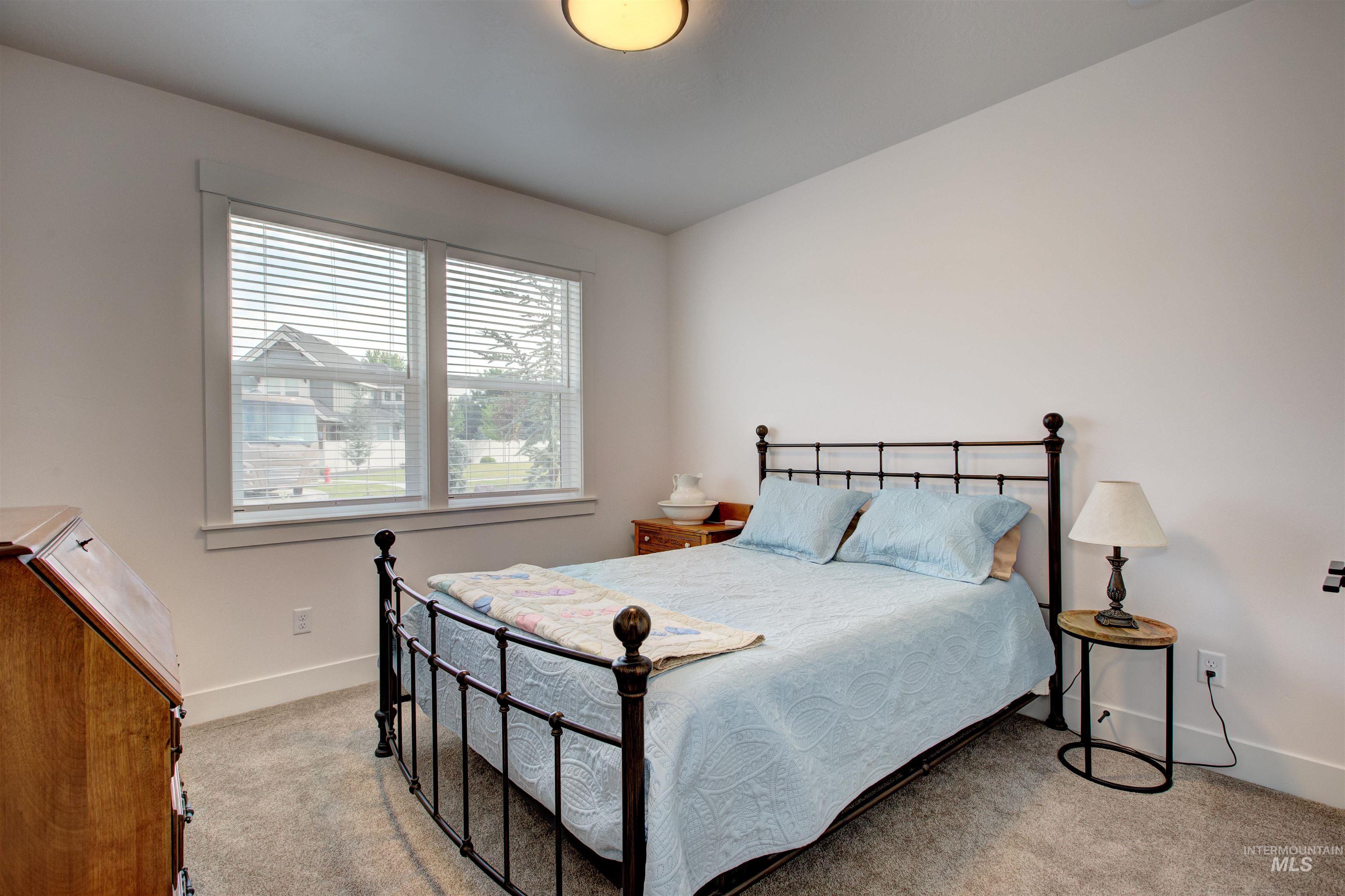 1424 E Azan Ct