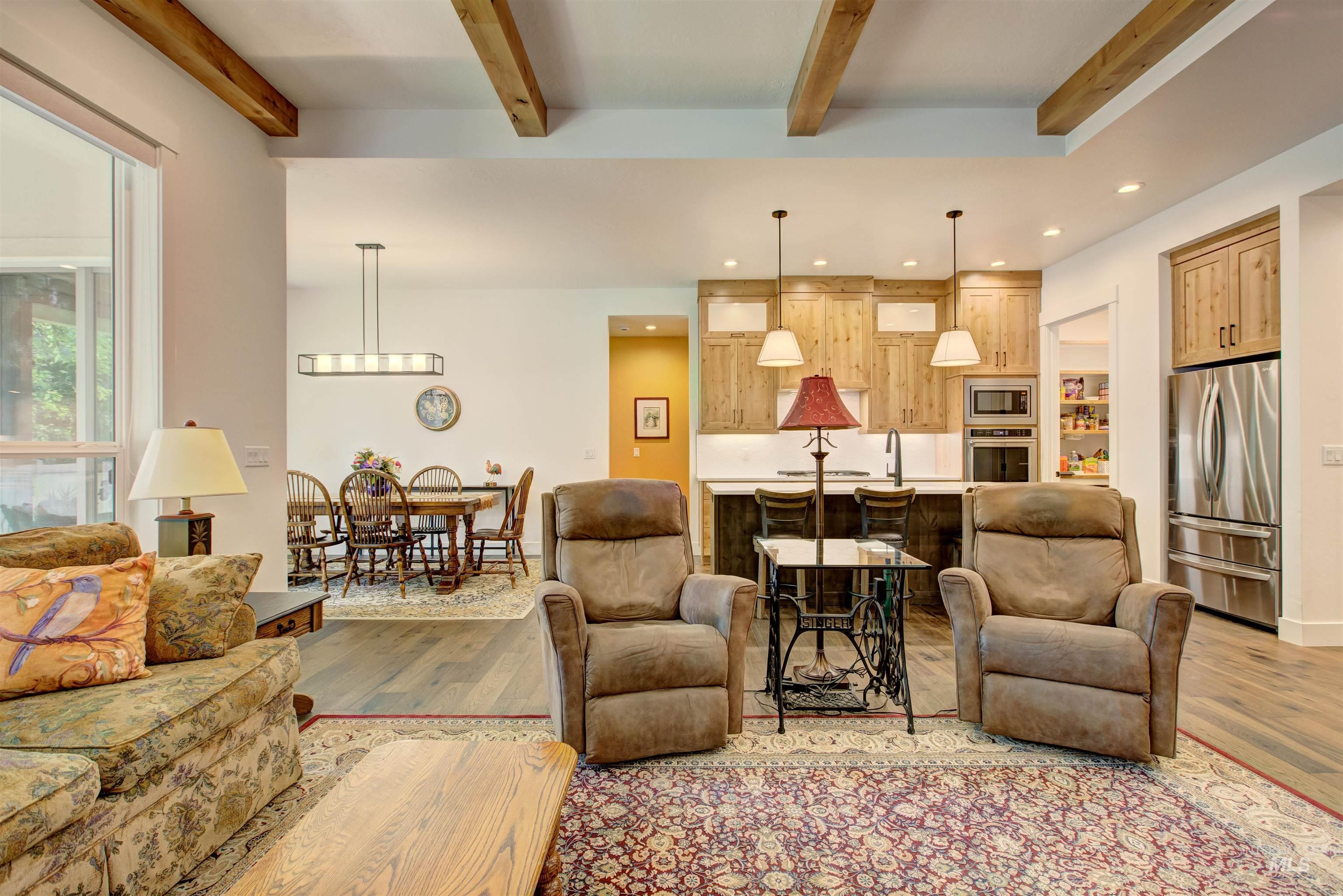 1424 E Azan Ct