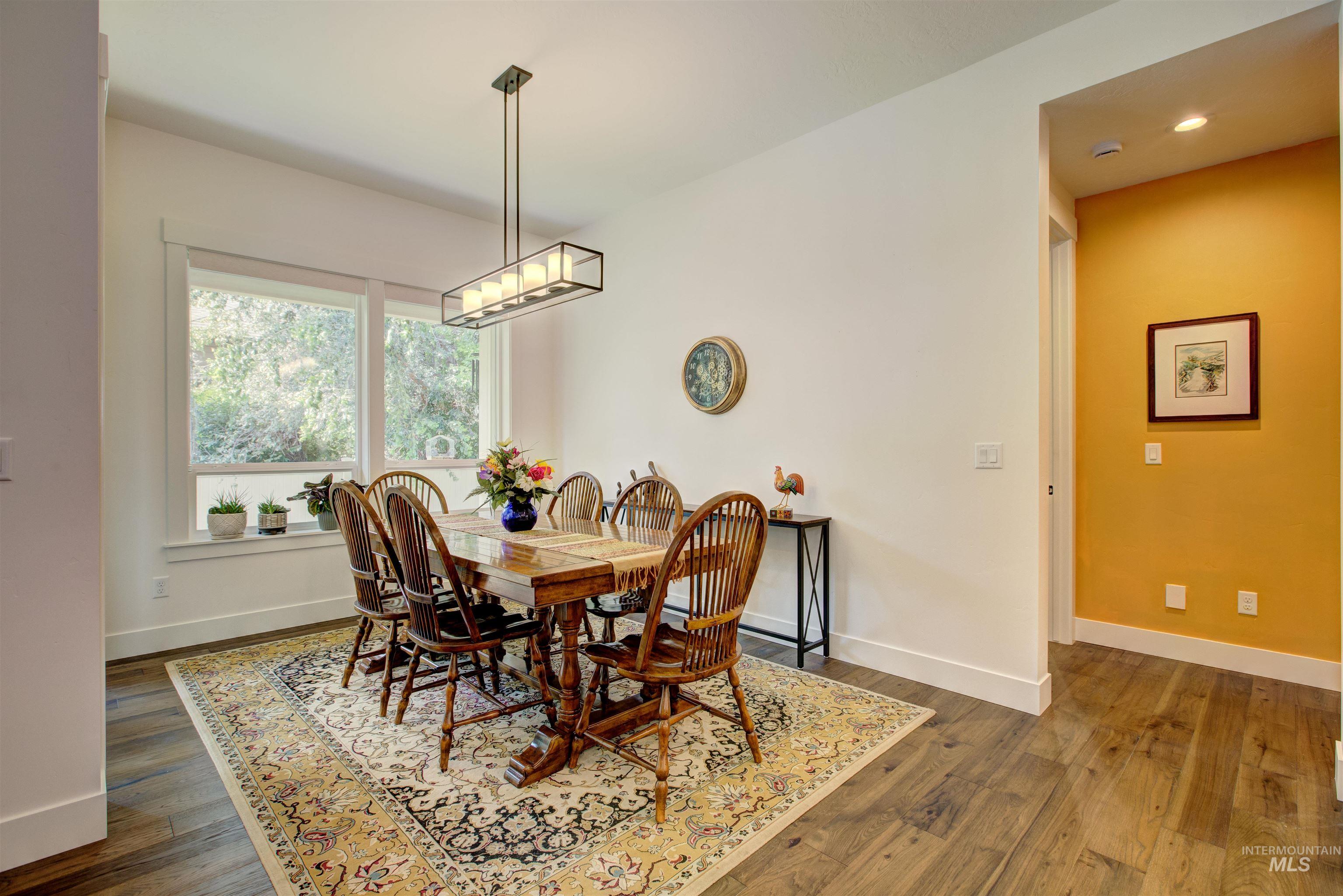 1424 E Azan Ct
